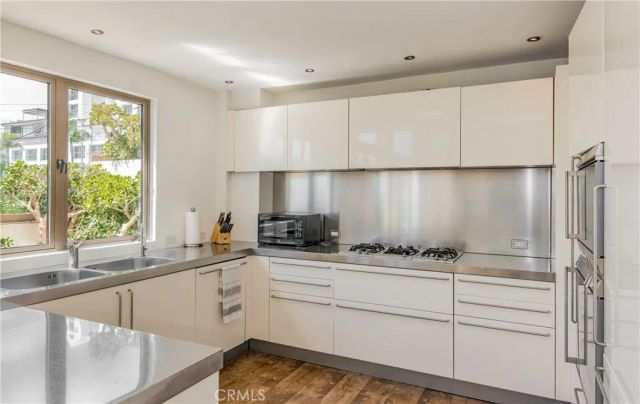 11 Marine Terrace 3, Santa Monica, CA 90401