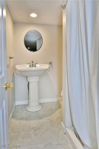 1246 Atlantic Street NE, Warren, OH 44483