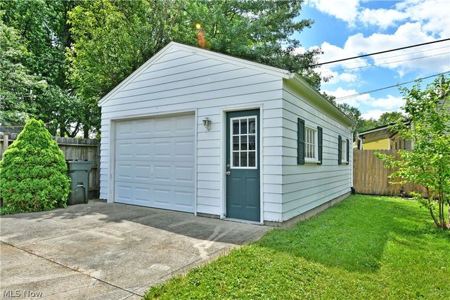 1246 Atlantic Street NE, Warren, OH 44483