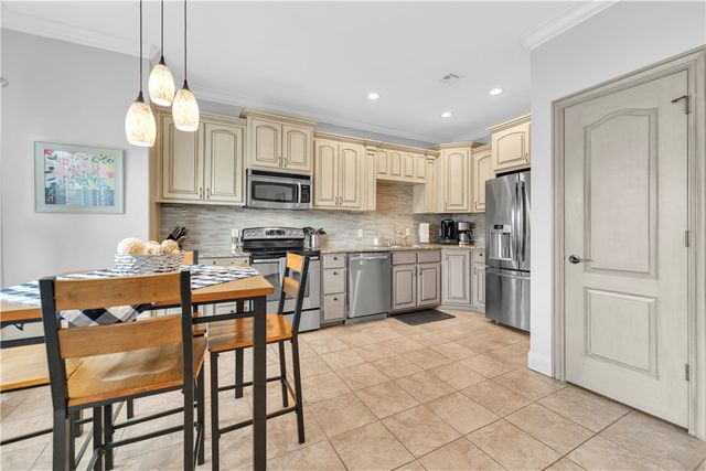 614 SW 5th Street, Bentonville, AR 72712