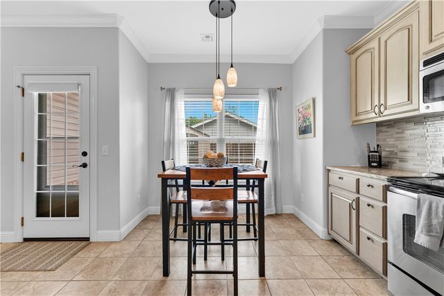 614 SW 5th Street, Bentonville, AR 72712