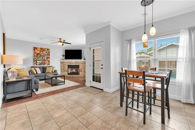 614 SW 5th Street, Bentonville, AR 72712
