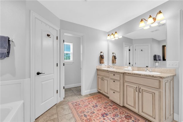 614 SW 5th Street, Bentonville, AR 72712
