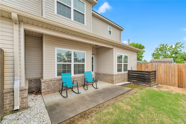 614 SW 5th Street, Bentonville, AR 72712