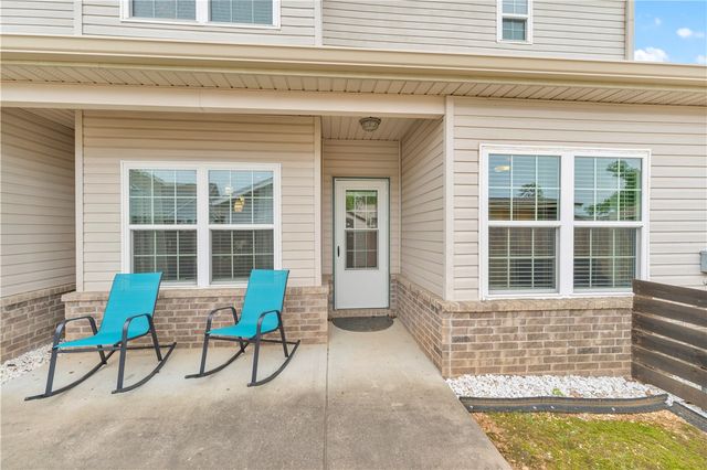 614 SW 5th Street, Bentonville, AR 72712