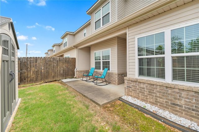 614 SW 5th Street, Bentonville, AR 72712