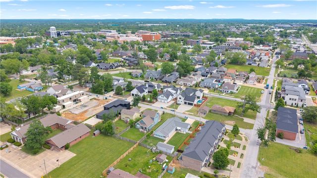 614 SW 5th Street, Bentonville, AR 72712