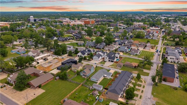 614 SW 5th Street, Bentonville, AR 72712