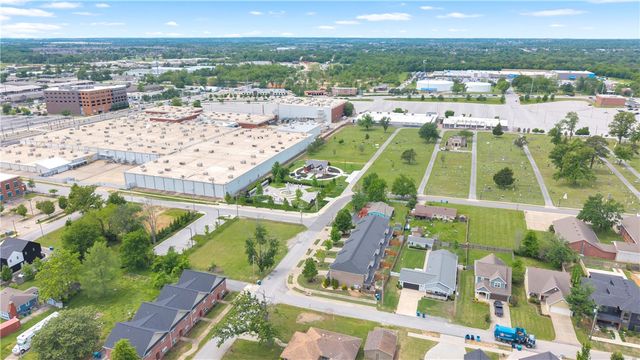 614 SW 5th Street, Bentonville, AR 72712