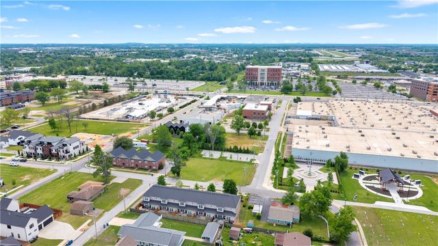 614 SW 5th Street, Bentonville, AR 72712