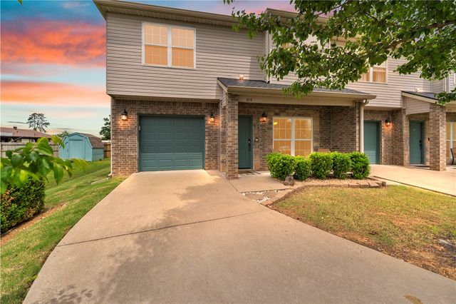614 SW 5th Street, Bentonville, AR 72712
