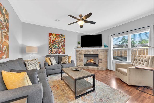614 SW 5th Street, Bentonville, AR 72712