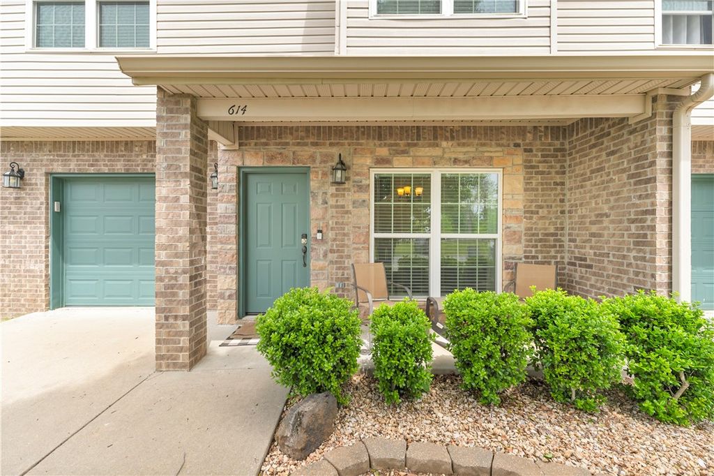 614 SW 5th Street, Bentonville, AR 72712