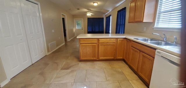 2520 Trailwood Dr, Pensacola, FL 32526