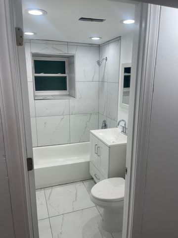 6141 S Eberhart Avenue, Chicago, IL 60637