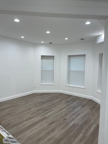 6141 S Eberhart Avenue, Chicago, IL 60637