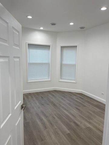 6141 S Eberhart Avenue, Chicago, IL 60637