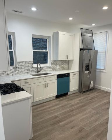 6141 S Eberhart Avenue, Chicago, IL 60637