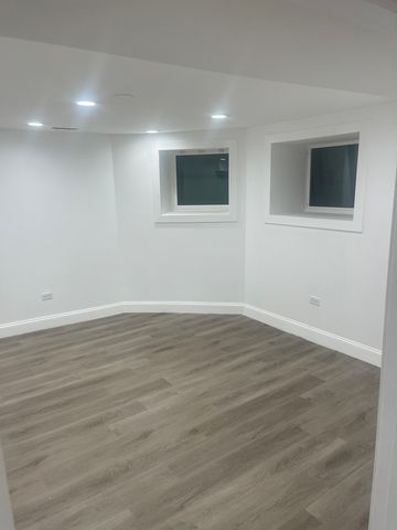 6141 S Eberhart Avenue, Chicago, IL 60637