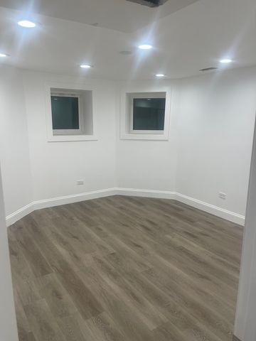 6141 S Eberhart Avenue, Chicago, IL 60637