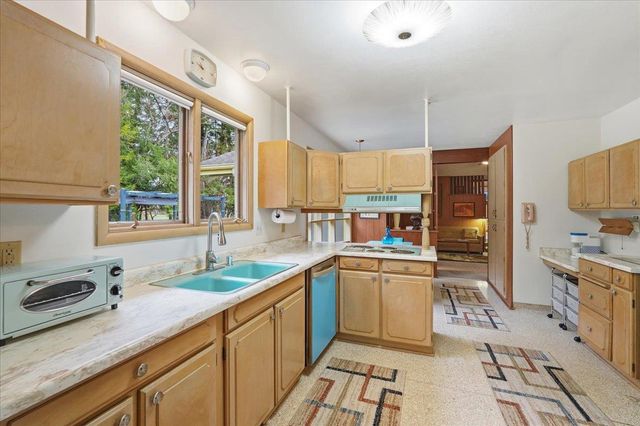 729 Dearholt Road, Madison, WI 53711
