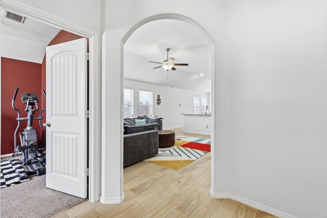 5325 Brentlawn Drive, Fort Worth, TX 76179