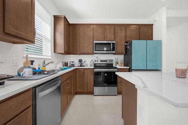 1911 SPRING SHOWER CIRCLE, Kissimmee, FL 34744