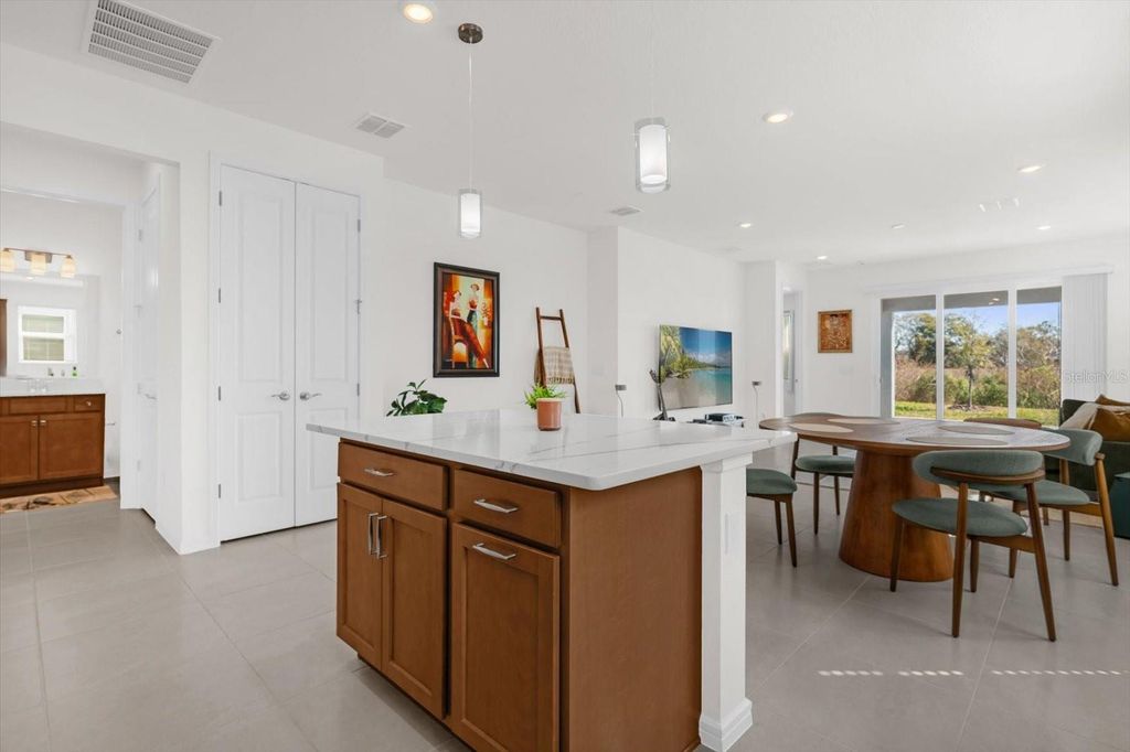 Image 11 of property listing at 1911 SPRING SHOWER CIRCLE, Kissimmee, FL 34744