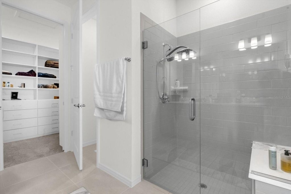 Image 20 of property listing at 1911 SPRING SHOWER CIRCLE, Kissimmee, FL 34744