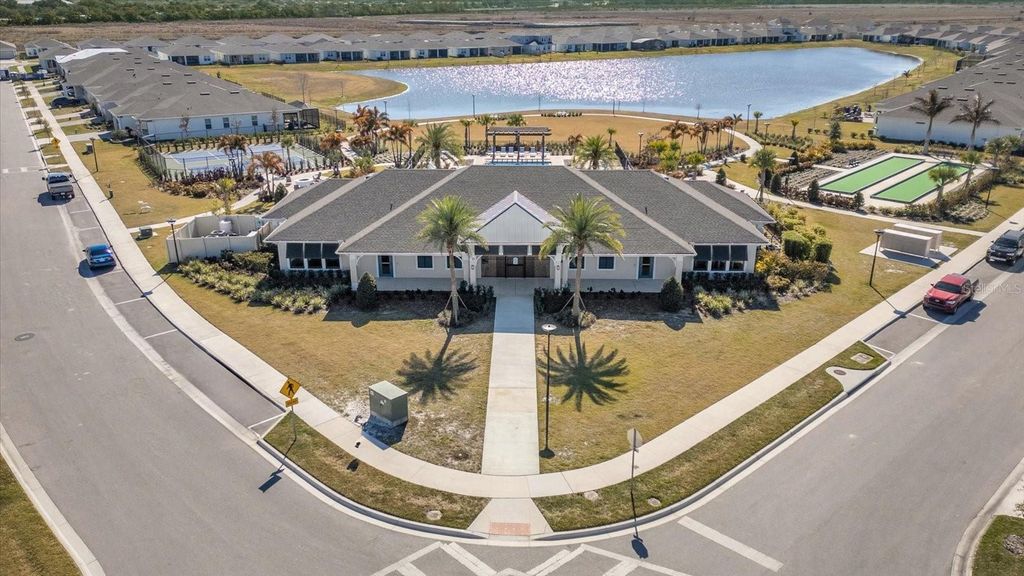 Image 35 of property listing at 1911 SPRING SHOWER CIRCLE, Kissimmee, FL 34744