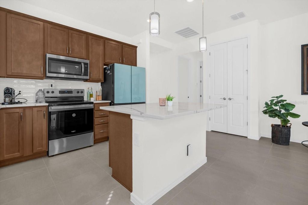 Image 9 of property listing at 1911 SPRING SHOWER CIRCLE, Kissimmee, FL 34744