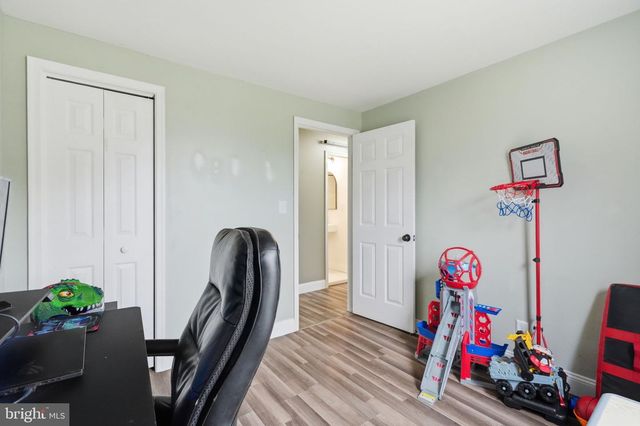 5193 VERA CRUZ RD, Center Valley, PA 18034