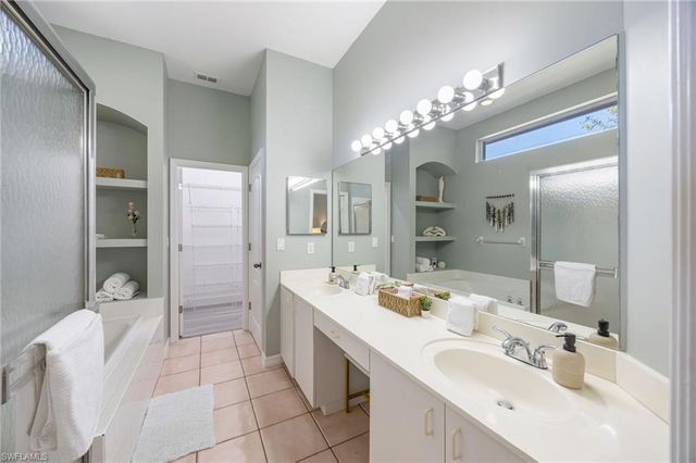 2656 River Reach DR, Naples, FL 34104