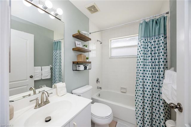 2656 River Reach DR, Naples, FL 34104