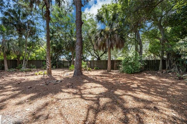 2656 River Reach DR, Naples, FL 34104
