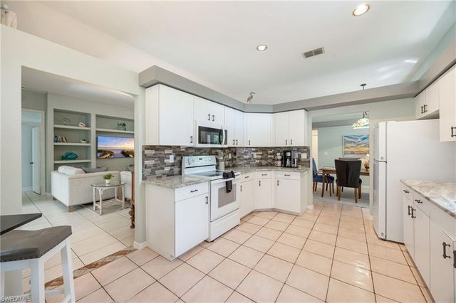2656 River Reach DR, Naples, FL 34104