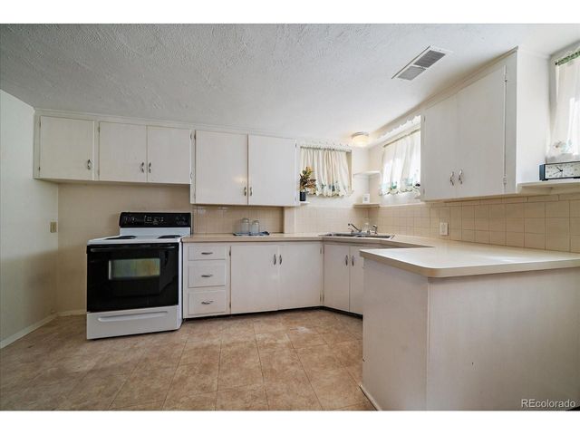 8485 W 52nd Ave, Arvada, CO 80002