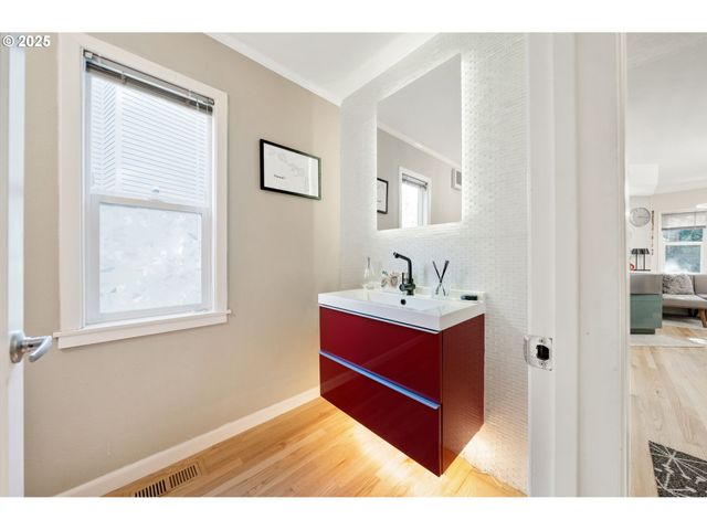 2904 Se BERKELEY Pl, Portland, OR 97202