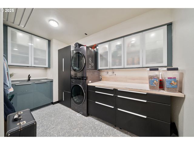 2904 Se BERKELEY Pl, Portland, OR 97202