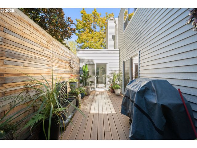 2904 Se BERKELEY Pl, Portland, OR 97202