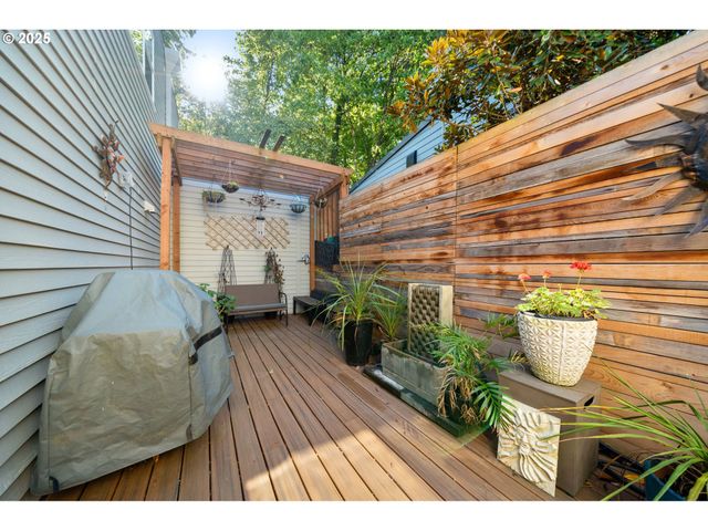 2904 Se BERKELEY Pl, Portland, OR 97202