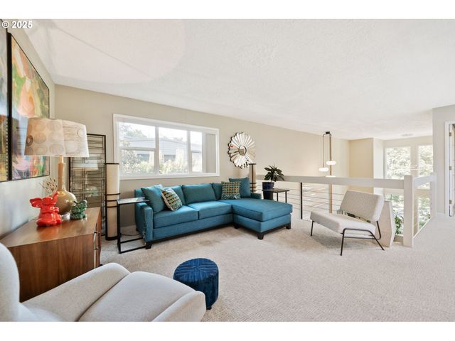 2904 Se BERKELEY Pl, Portland, OR 97202