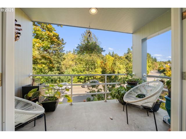 2904 Se BERKELEY Pl, Portland, OR 97202