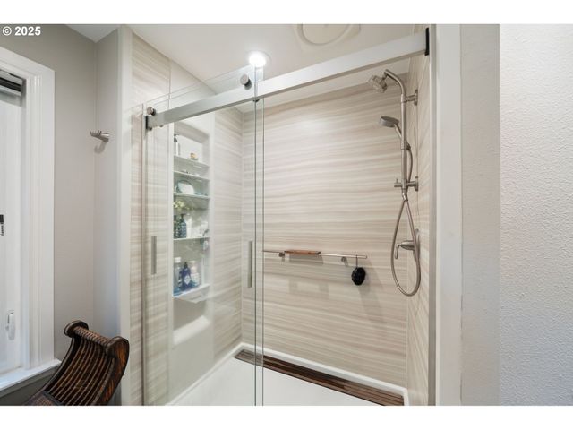 2904 Se BERKELEY Pl, Portland, OR 97202