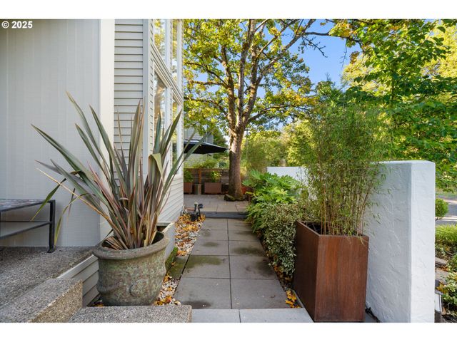 2904 Se BERKELEY Pl, Portland, OR 97202