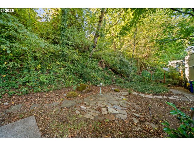 2904 Se BERKELEY Pl, Portland, OR 97202