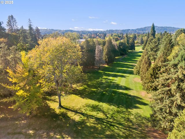 2904 Se BERKELEY Pl, Portland, OR 97202