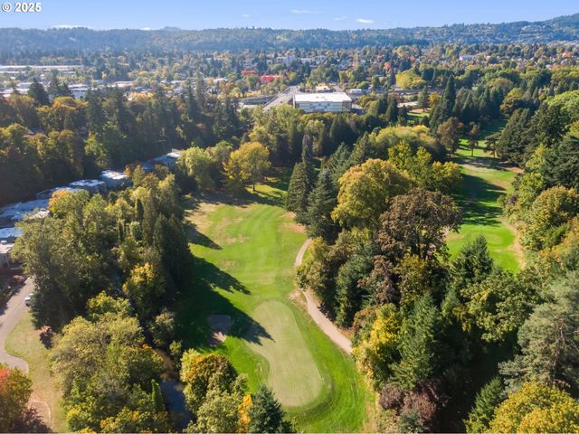 2904 Se BERKELEY Pl, Portland, OR 97202