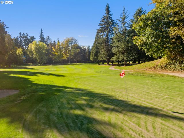 2904 Se BERKELEY Pl, Portland, OR 97202