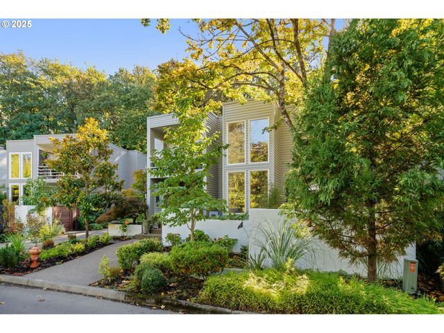 2904 Se BERKELEY Pl, Portland, OR 97202